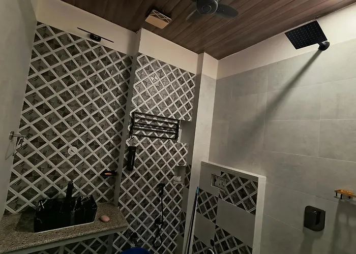 Sky Liner Retreat- Cozy Home Stay Near Ganga Ghat