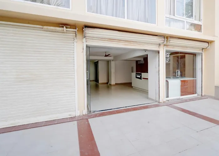 Townhouse Hillview Tirupati Formerly Hotel Looranova