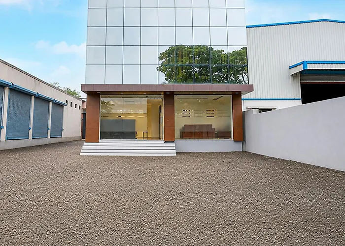 Super Townhouse Chakan Corporate Homestay Formerly New Royal Inn