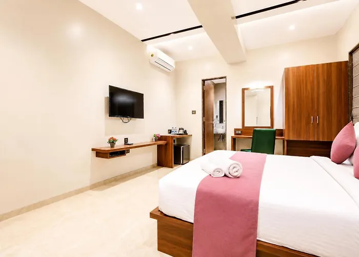 Premium Hotel Ds Tirupati - Near The Central Bus Station And Railway Station - Air-Conditioned Units Equipped With Flat-Screen Tvs, Kettles, And Free Toiletries - Best Family Hotel In Tirupati
