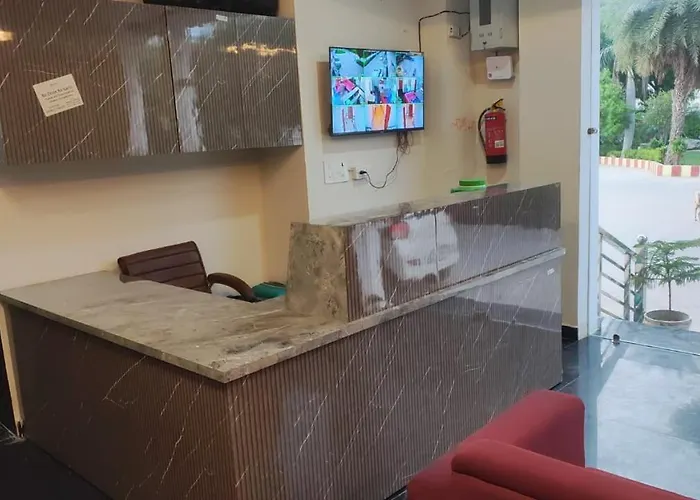 Hotel Grand Rk Palace- Rukmani Vihar Best Location #Prem Mandir #Chaar Dhaam