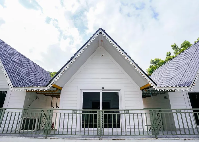 Fabhotel Mayura Nature Resort - Nr Club Cubana