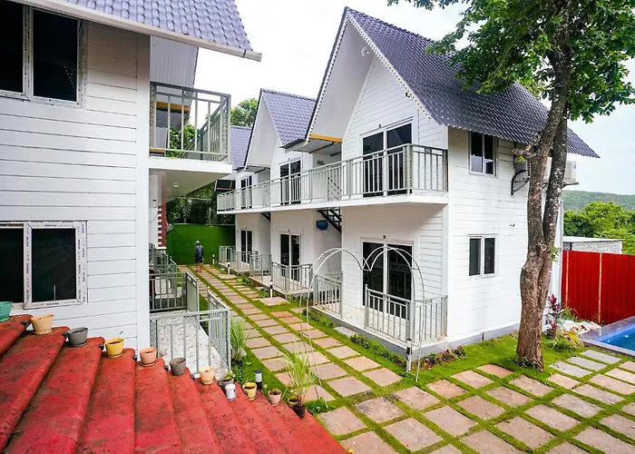 Fabhotel Mayura Nature Resort - Nr Club Cubana