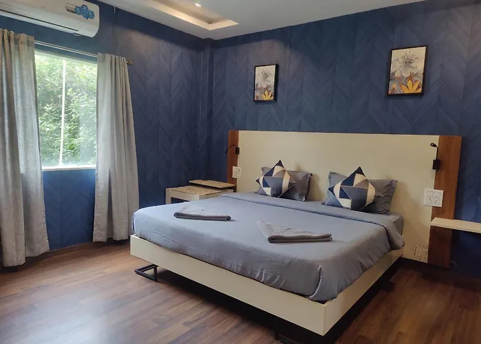 Fabhotel Elegance Inn