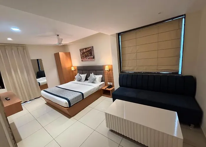 Royal Regal-Rooms & Suites