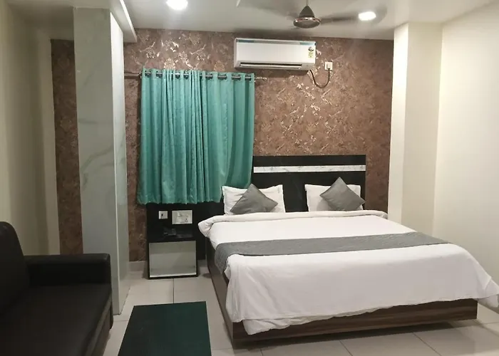 Luxury Hotel Madhavi Elite"S