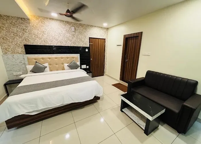 Hotel Madhavi Elite