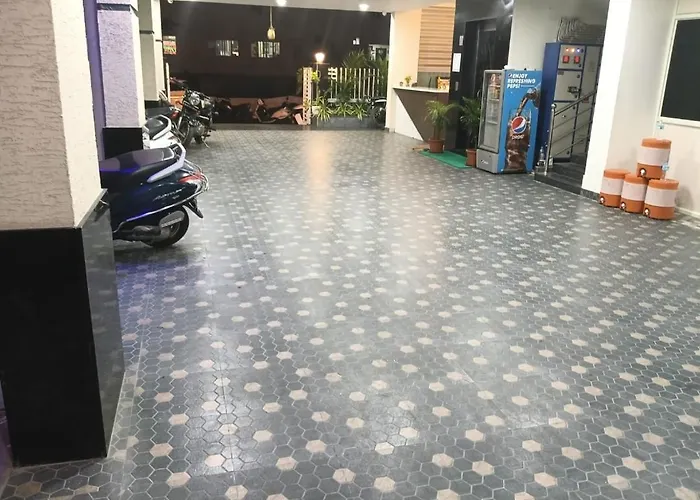 Luxury Hotel Madhavi Elite"S