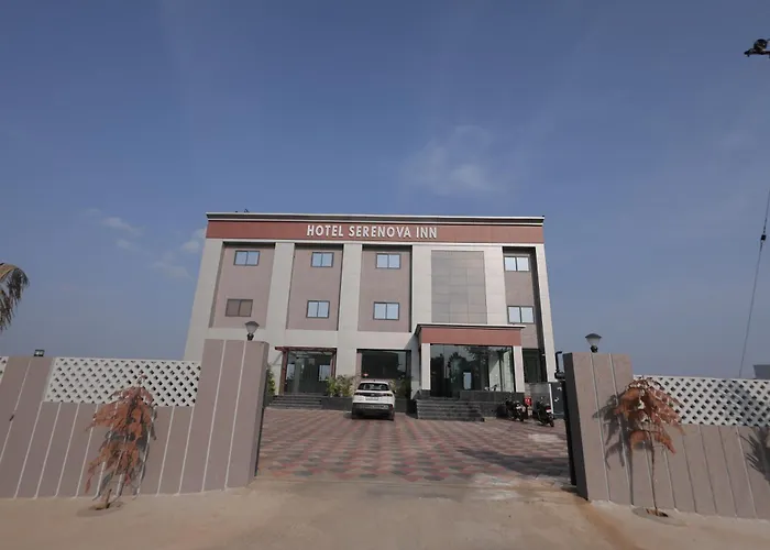 Hotel Serenova Inn