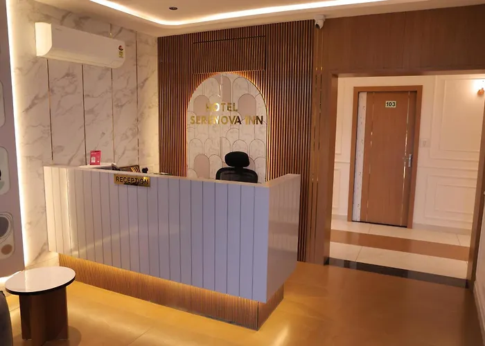 Hotel Serenova Inn