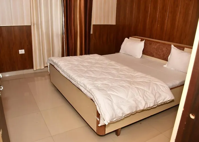 Sameer Hotel Kaichi Dham
