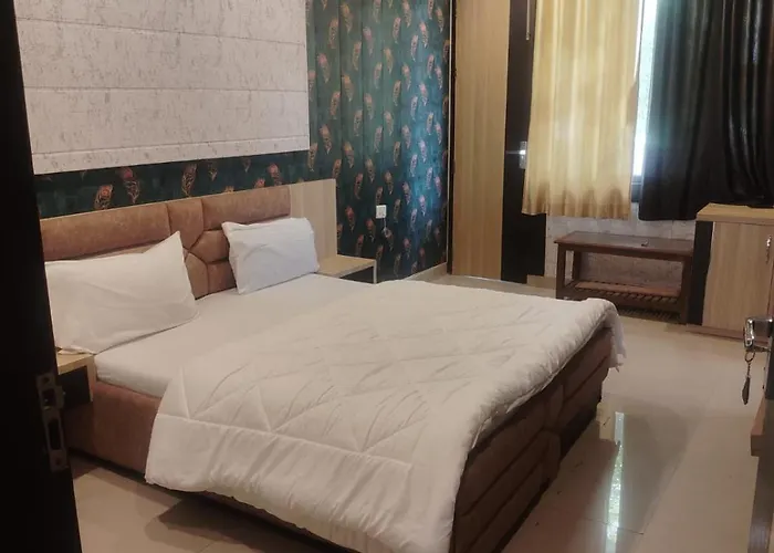 Sameer Hotel Kaichi Dham