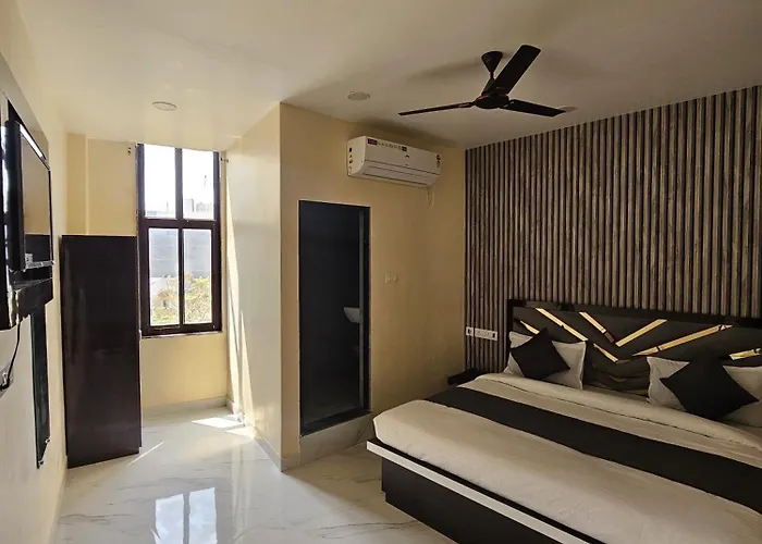 Crystal Zee Hotel