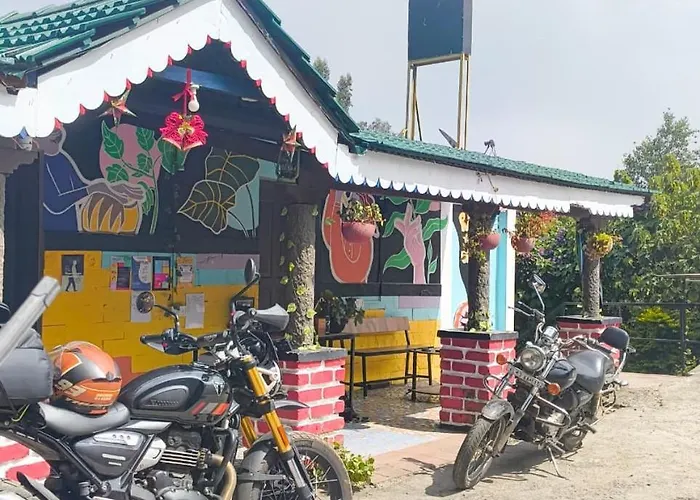 Rave Raja Co-Working Hostel