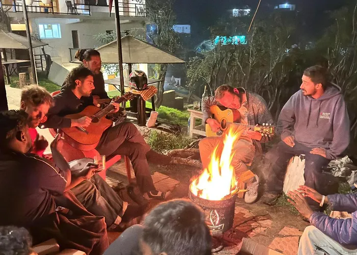 Rave Raja Co-Working Hostel