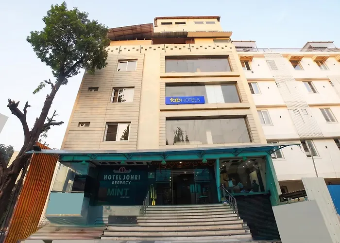 Fabhotel Johri Regency
