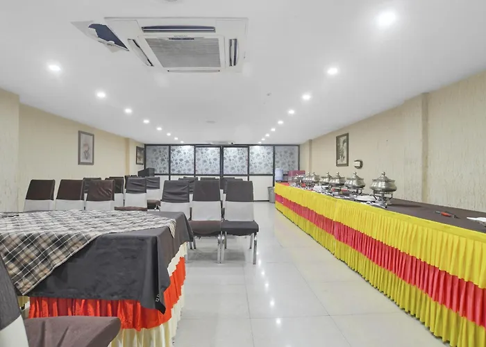 Super Townhouse Divya Palace