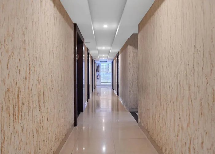 Super Townhouse Divya Palace