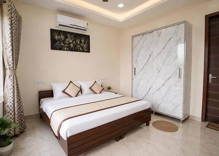 Hotel Classic It Hub Near Dlf City Centre Mall