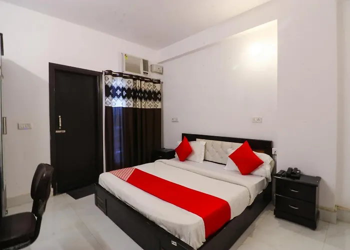 Hotel O Silver Palace Near Dwarka Sector 9 Metro Station