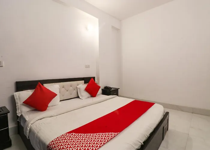 Hotel O Silver Palace Near Dwarka Sector 9 Metro Station