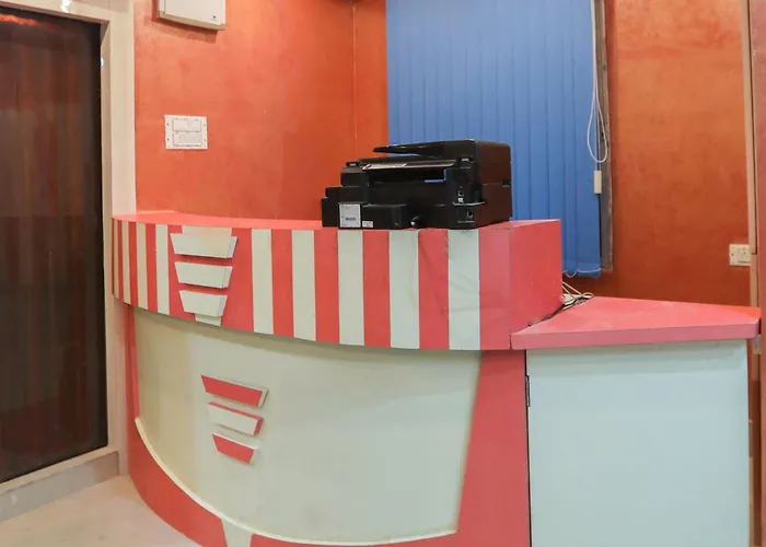 Hotel O Red Velvet Siddhi Vinayak Kolkata