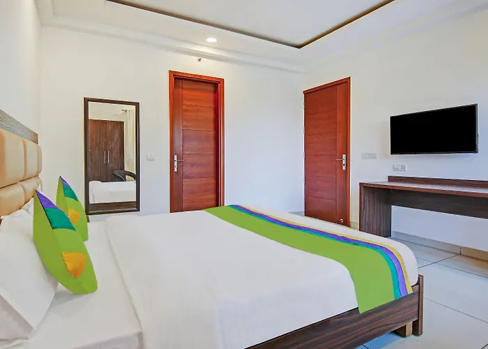Treebo Aviraj Inn Noida