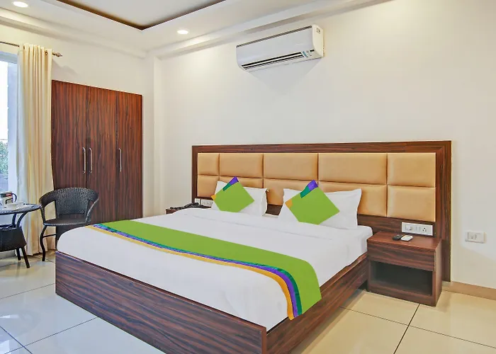 Treebo Aviraj Inn Noida