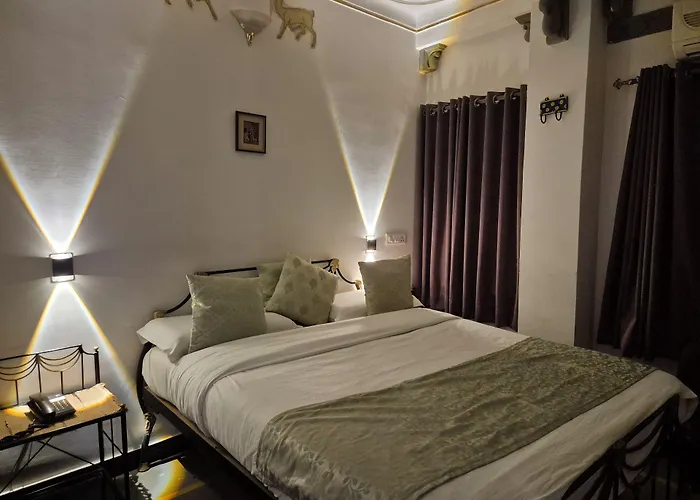 Hotel Mewar Haveli - At Lake Pichola