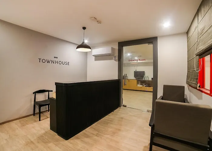 Townhouse 557 Near Golf Course Road Hotel Gurgaon