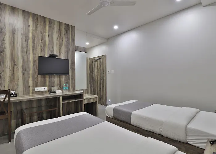 Oyo 9120 Hotel Limra Vadodara