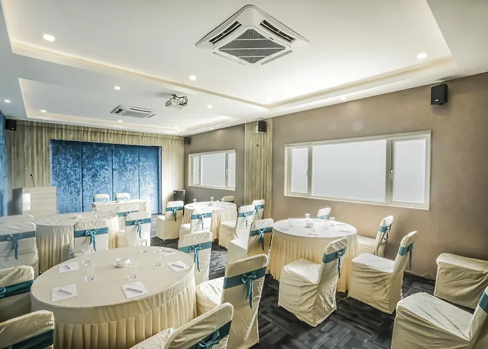 Floressa Randa Business Hotel