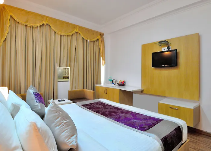 Hotel Solitaire Chandigarh - 10 Mins From Railway Station