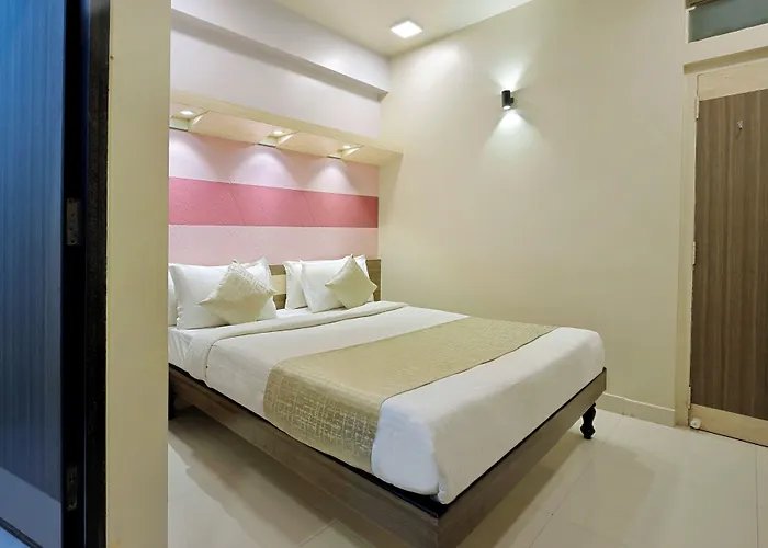 Mannars Deluxe Lodge