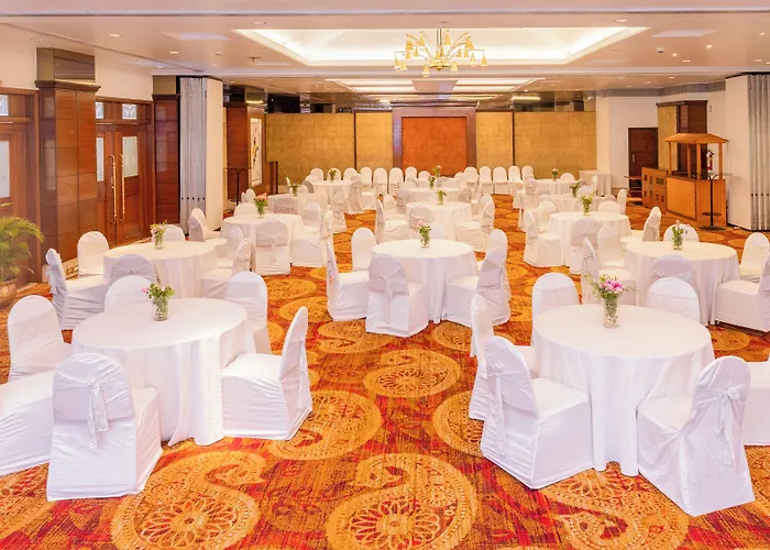 Hotel Kohinoor Continental, Airport