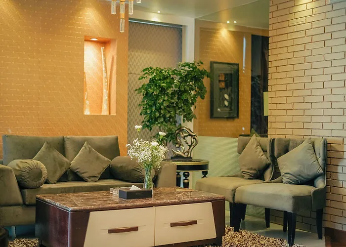 Peninsula Grand