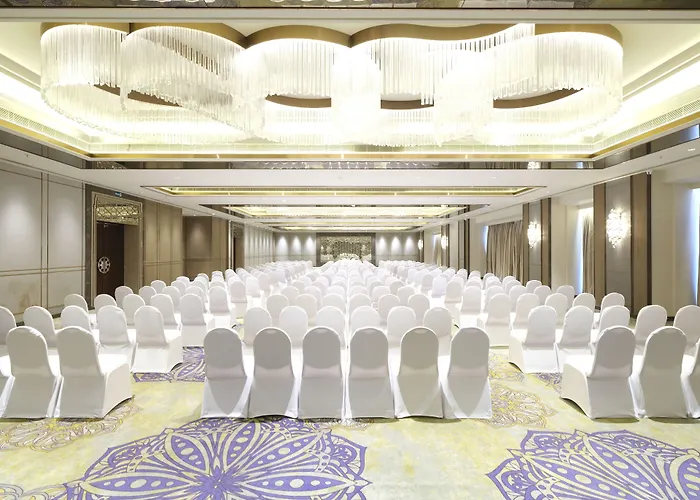 Vivanta Vijayawada, Mg Road