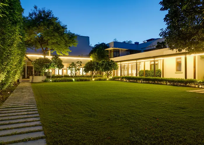 Hotel The Manor - New Delhi