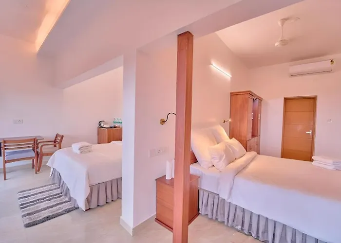 Alleppey Holiday Beach Resort - Sea View Rooms With Direct Beach Access
