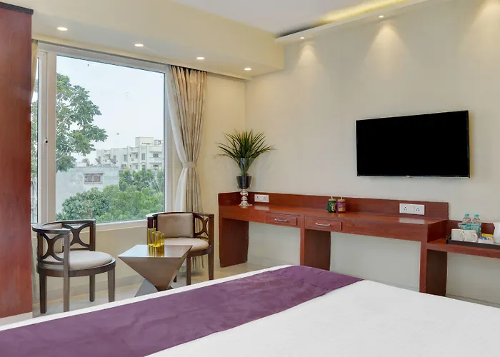 Treebo Premium The Crystal, Chinar Park Hotel Kolkata