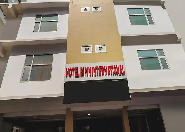 Super Capital O Seven Wonders Inn Near Sahara Ganj Mall