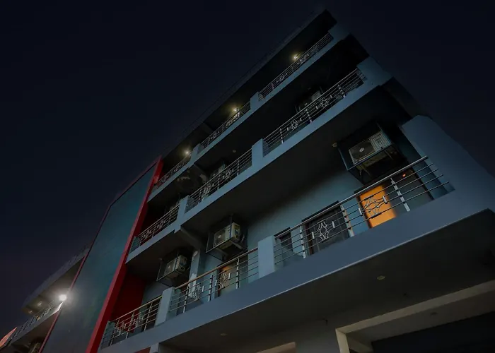 Townhouse Diamond View Hotel Noida