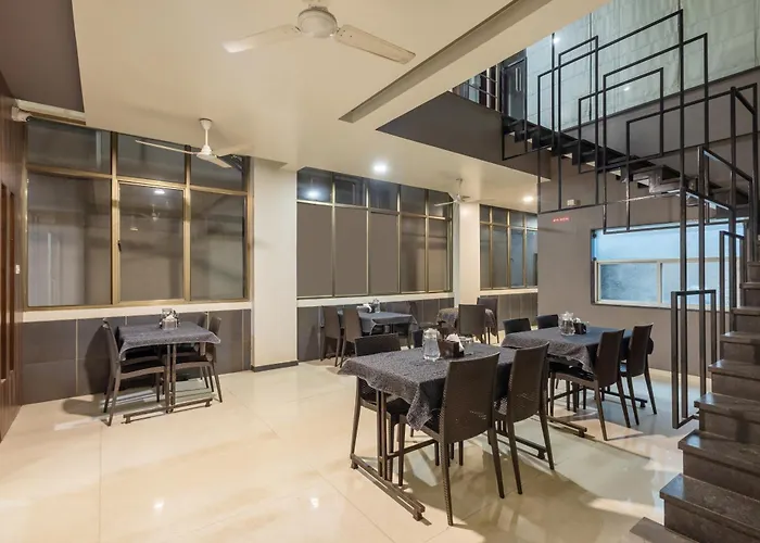 Treebo Shree Sai Suites - 2Km From Mahalaxmi Temple
