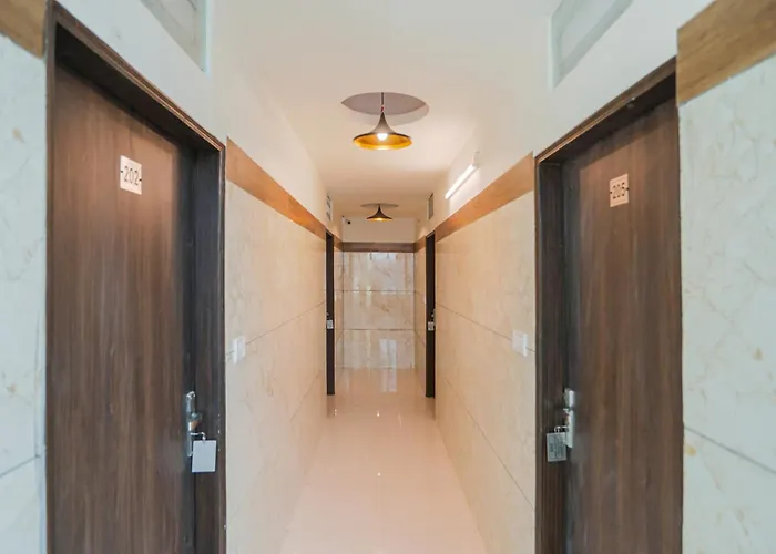 Oyo 85979 Hotel Rs