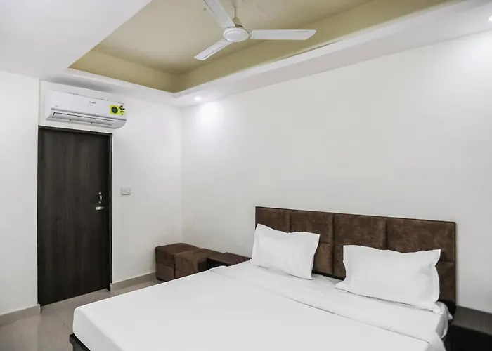 Oyo 85979 Hotel Rs