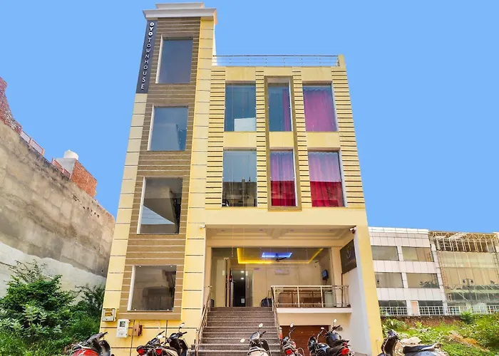 Hotel O Golden Grand Tajganj