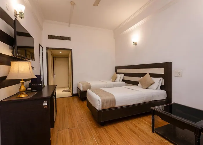 Hotel Solitaire Chandigarh - 10 Mins From Railway Station