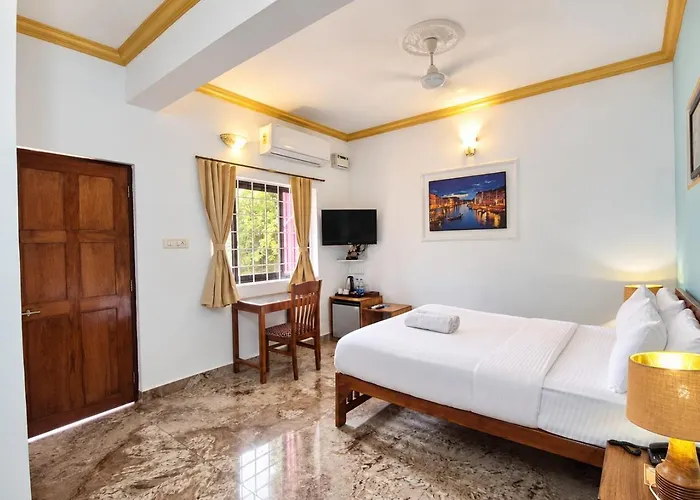 Laliguras Villa Beachside Escape - 100M From Candolim Beach