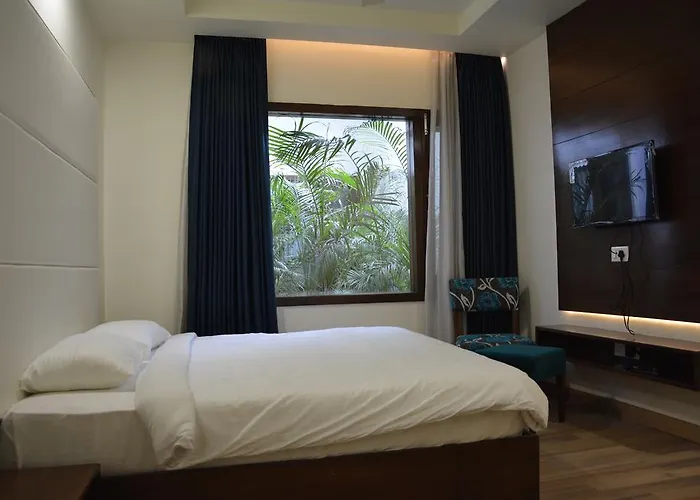 Green Hotel & Restaurant