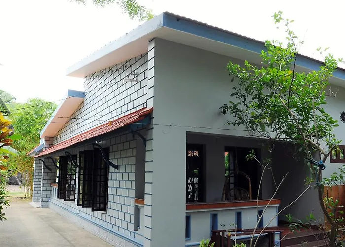 Muralee'S Riverside Villa In Kochi